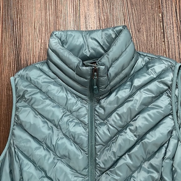 32 HEAT Puffer Vest - Picture 4 of 6